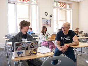 Jonathan Redding talks with a NWU student.